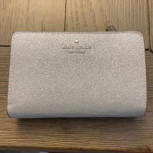 Boxed medium compact bifold wallet